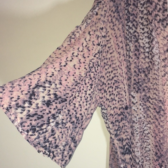 ⚡️🆕Gorgeous Peachy Coral Printed Kimono⚡️ - Picture 8 of 8